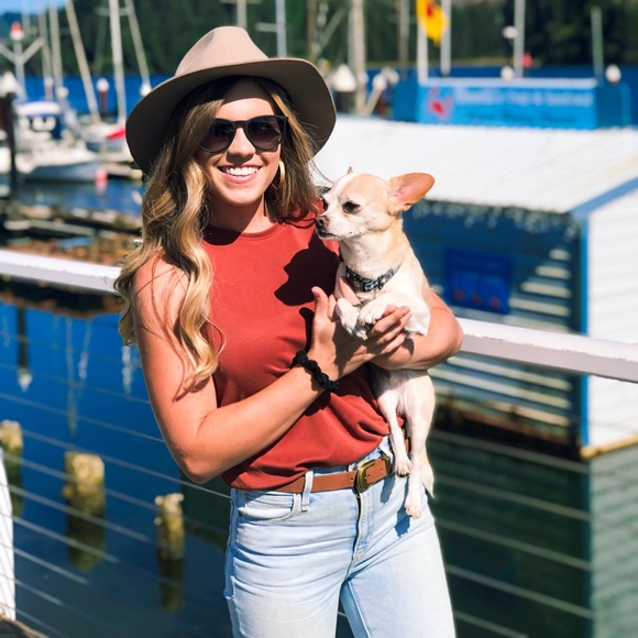 BRITTANY BICKLEY💛💛 - Picture 2 of 8